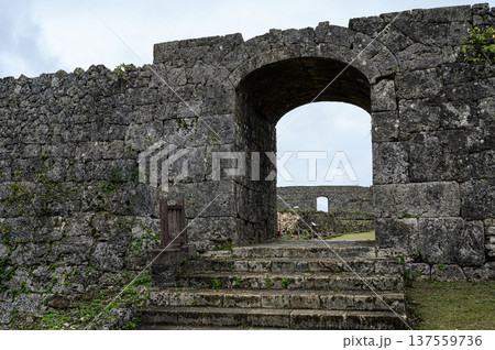 中城城跡　琉球王国の古城 137559736