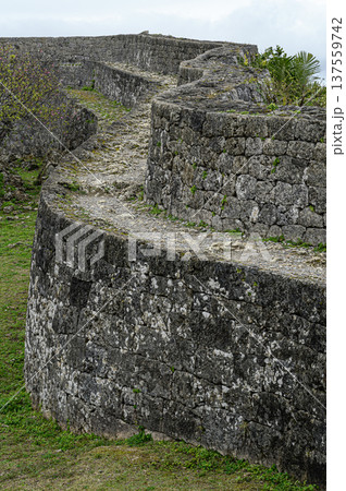 中城城跡の城壁 琉球王国の古城 中城城跡の城壁 琉球王国の古城 137559742