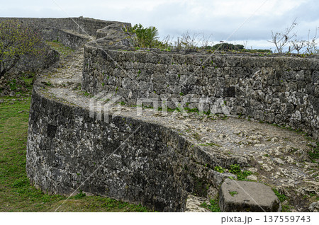中城城跡の城壁 琉球王国の古城 中城城跡の城壁 琉球王国の古城 137559743