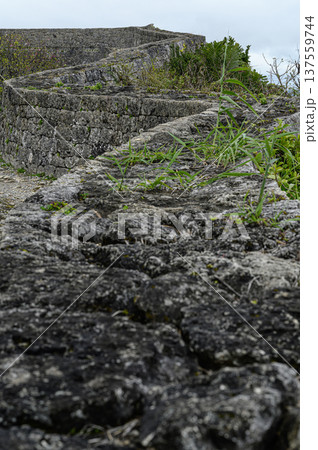 中城城跡の城壁 琉球王国の古城 中城城跡の城壁 琉球王国の古城 137559744