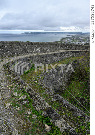 中城城跡の城壁 琉球王国の古城 中城城跡の城壁 琉球王国の古城 137559745