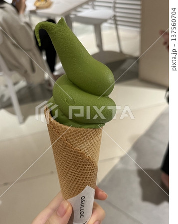 Creamy matcha ice cream with a vibrant green color and rich, earthy flavor. A perfect treat blending sweetness with the bold taste of Japanese green tea. Creamy matcha ice cream with a vibrant green color and rich, earthy flavor. A perfect treat blending sweetness with the bold taste of Japanese green tea. 137560704