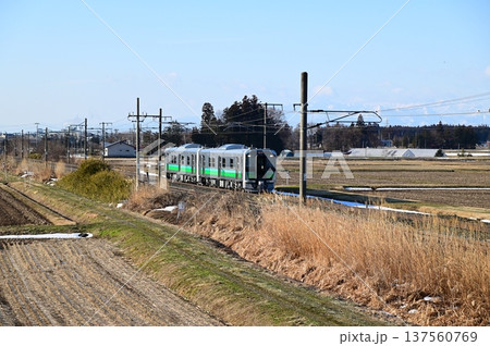 朝の東北本線 新型車両のHB‐E220系ディーゼルカー 朝の東北本線 新型車両のHB‐E220系ディーゼルカー 137560769