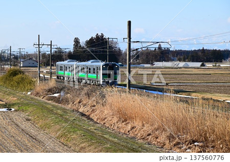 朝の東北本線 新型車両のHB‐E220系ディーゼルカー 137560776