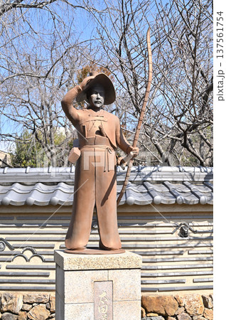 岩槻散歩：曹洞宗 芳林寺　太田道灌鷹狩之像　 137561754