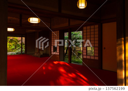 秋の佐賀県神埼市　紅葉の九年庵 137562199