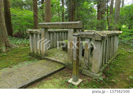 白山平泉寺　楠木正成の供養塔 137562500