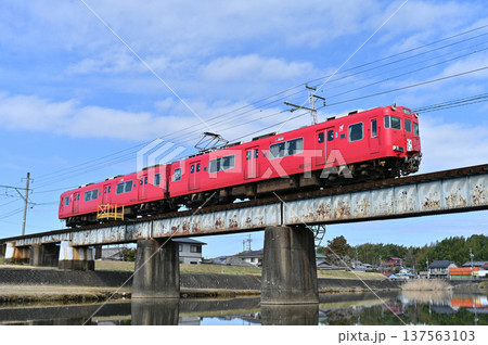 可児川を渡る 名鉄広見線 名鉄6000系 6012編成スカーレット 可児川を渡る 名鉄広見線 名鉄6000系 6012編成スカーレット 137563103