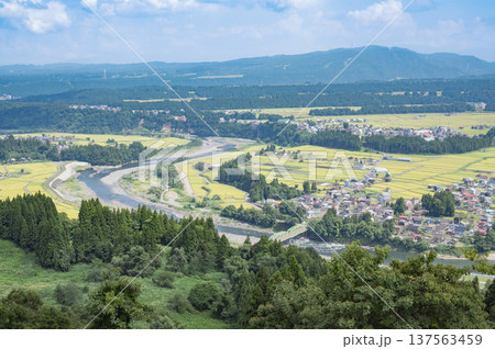 新潟 高台から見る信濃川(津南町) 新潟 高台から見る信濃川(津南町) 137563459