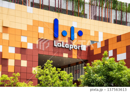 View of the Mitsui Shopping Park LaLaport Taichung. It's the first LaLaport shopping mall to be developed in Taiwan. 137563613
