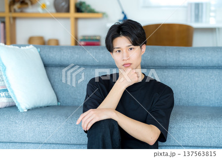若い男性のポートレート 若い男性のポートレート 137563815