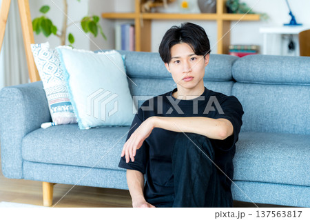 若い男性のポートレート 若い男性のポートレート 137563817