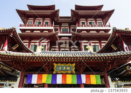 Building view of the Buddha Tooth Relic Temple and Museum in Chinatown, Singapore. This Tang-styled building design was inspired by the Buddhist Mandala. Building view of the Buddha Tooth Relic Temple and Museum in Chinatown, Singapore. This Tang-styled building design was inspired by the Buddhist Mandala. 137563935