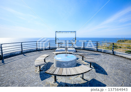 冬の北緯33度線展望台　長崎県西海市 137564943