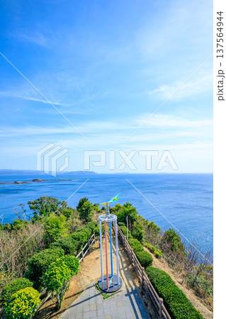 冬の北緯33度線展望台から見た景色 長崎県西海市 冬の北緯33度線展望台から見た景色 長崎県西海市 137564944