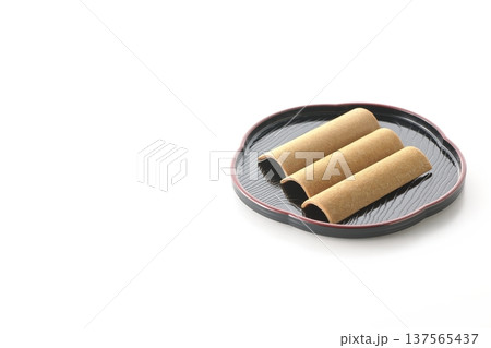 八つ橋を白背景で撮影 137565437