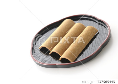 八つ橋を白背景で撮影 八つ橋を白背景で撮影 137565443