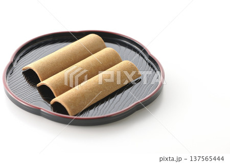 八つ橋を白背景で撮影 137565444