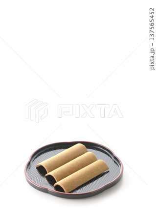 八つ橋を白背景で撮影 137565452