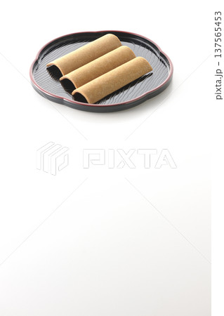 八つ橋を白背景で撮影 137565453