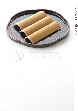 八つ橋を白背景で撮影 137565457