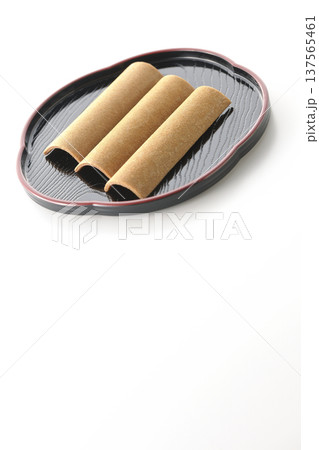 八つ橋を白背景で撮影 137565461