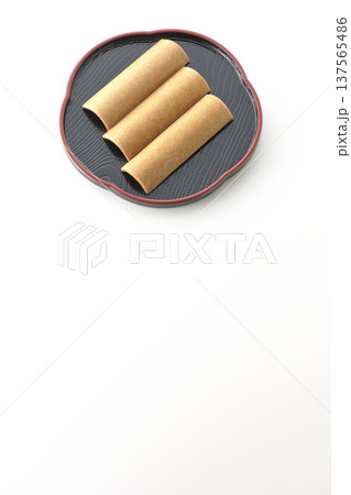 八つ橋を白背景で撮影 137565486