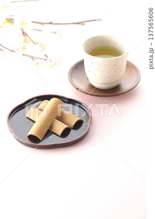 八つ橋とお茶 137565606
