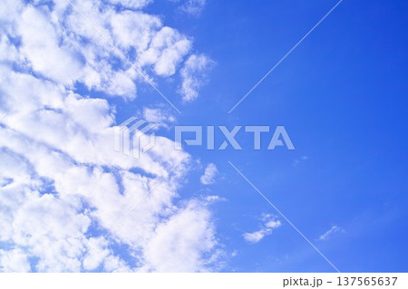 青空と雲イメージ 137565637