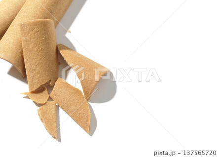 八つ橋を白背景で撮影 八つ橋を白背景で撮影 137565720