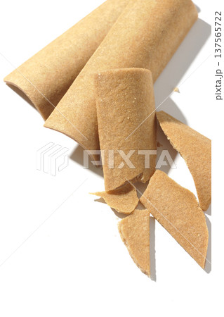 八つ橋を白背景で撮影 八つ橋を白背景で撮影 137565722