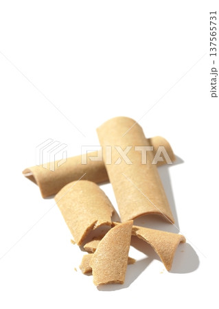 八つ橋を白背景で撮影 137565731