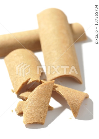 八つ橋を白背景で撮影 八つ橋を白背景で撮影 137565734