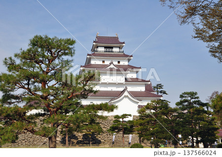 福島県会津若松市 鶴ヶ城天守閣 2011年4月撮影 赤瓦リニューアル直後 福島県会津若松市 鶴ヶ城天守閣 2011年4月撮影 赤瓦リニューアル直後 137566024