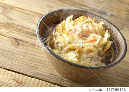 海老と野菜の熱々かき揚げうどん 海老と野菜の熱々かき揚げうどん 137566158