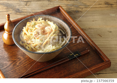 海老と野菜の熱々かき揚げうどん 137566359