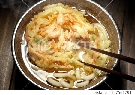 海老と野菜の熱々かき揚げうどん 海老と野菜の熱々かき揚げうどん 137566791