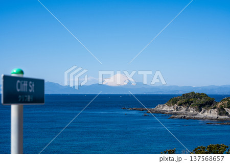 春の海と富士 137568657