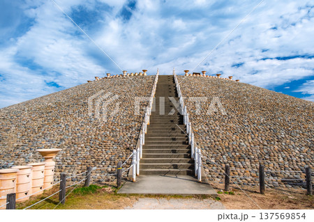 兵庫県神戸市 巨大な前方後円墳「五色塚古墳」 137569854