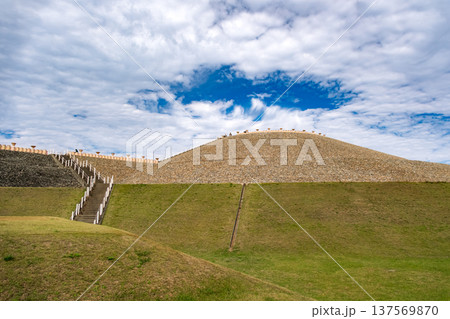 兵庫県神戸市 巨大な前方後円墳「五色塚古墳」 137569870