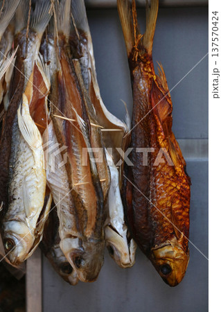 香港・徳輔道西で売られる塩干し魚（ハムユイ）。クサヤに似ていで臭いが美味。かつては安かったが今は高価 137570424