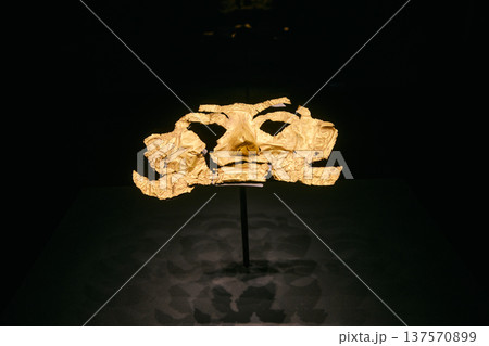 Sanxingdui Gold Mask, Ancient Shu Kingdom Artifact, Sichuan China Sanxingdui Gold Mask, Ancient Shu Kingdom Artifact, Sichuan China 137570899