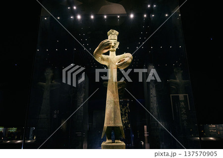 Sanxingdui Bronze Standing Figure, Ancient Shu Kingdom Priest Statue, Sichuan China Sanxingdui Bronze Standing Figure, Ancient Shu Kingdom Priest Statue, Sichuan China 137570905
