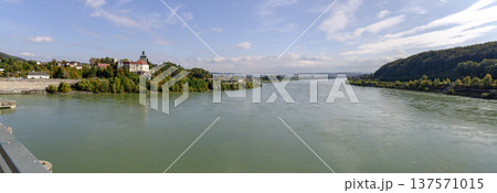 Palace Persenbeug und and Danube river 137571015