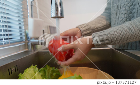 Healthy Cooking. Washing fresh vegetables in modern kitchen. 137571127
