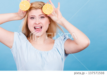 Girl holding lemon citrus fruit Girl holding lemon citrus fruit 137571508