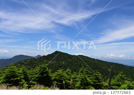奈良県 弥山から見た日本百名山 八経ヶ岳 137572663