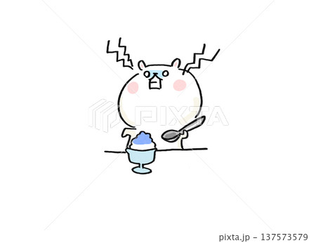かき氷を食べて頭がキーンと痛くなっている白くま（アイスクリーム頭痛） 137573579
