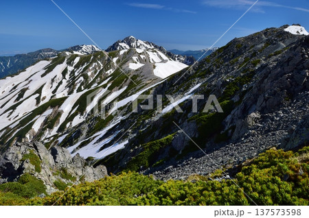 雄山から望む立山縦走路 137573598
