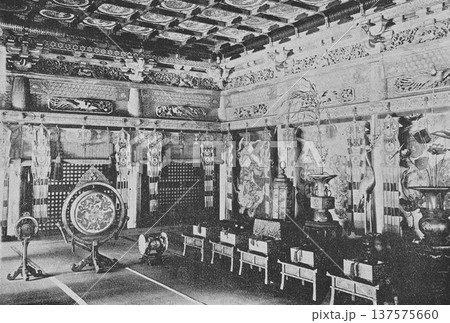 古写真　1894年　日光東照宮の拝殿の内部 137575660